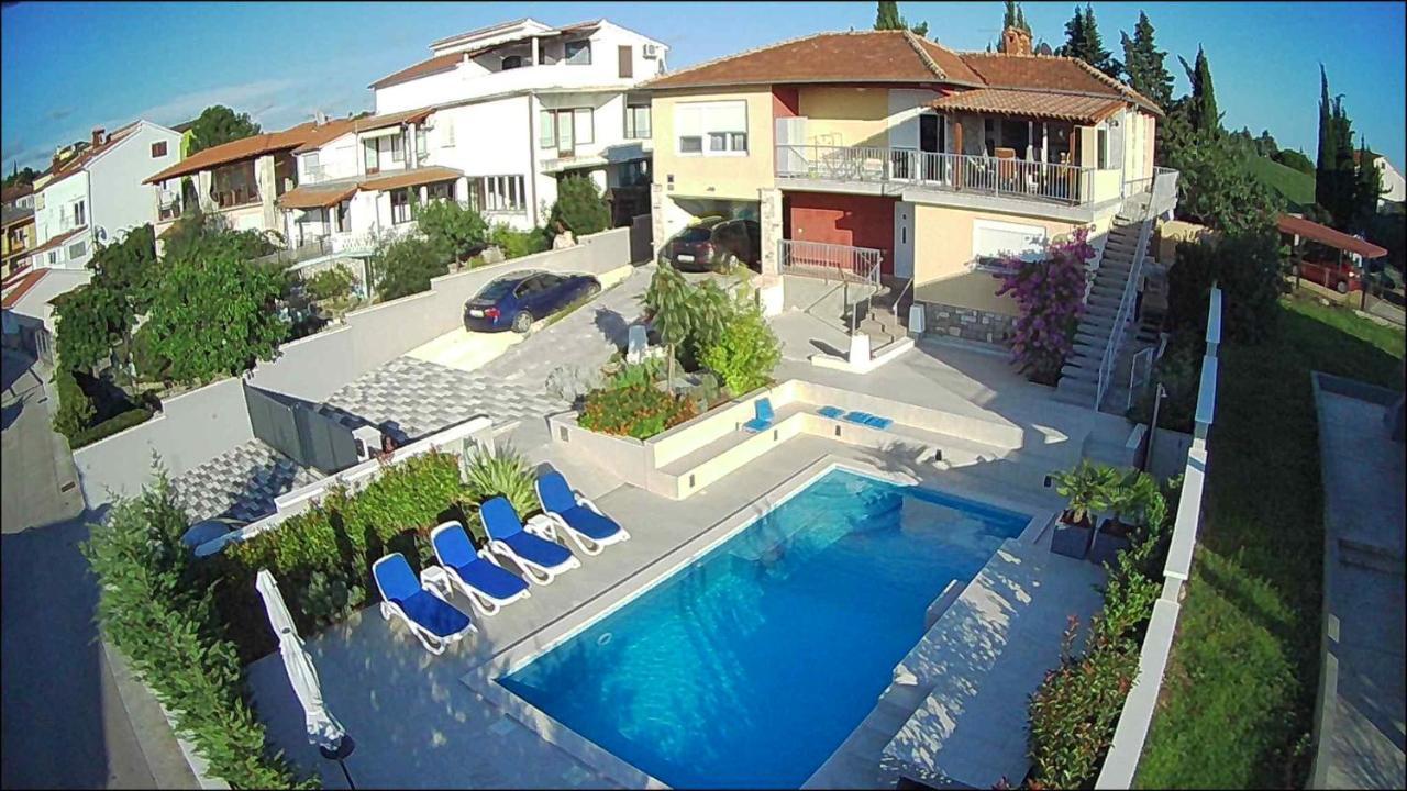Apartment With Heated Pool, Villa Regina Póla Kültér fotó