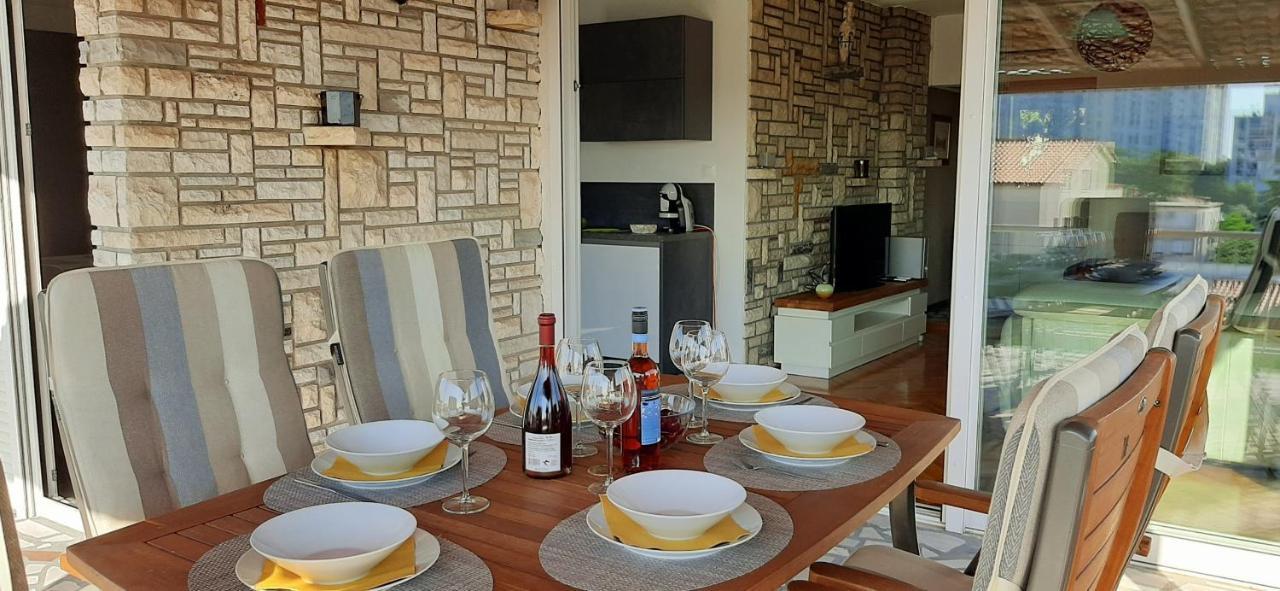 Apartment With Heated Pool, Villa Regina Póla Kültér fotó