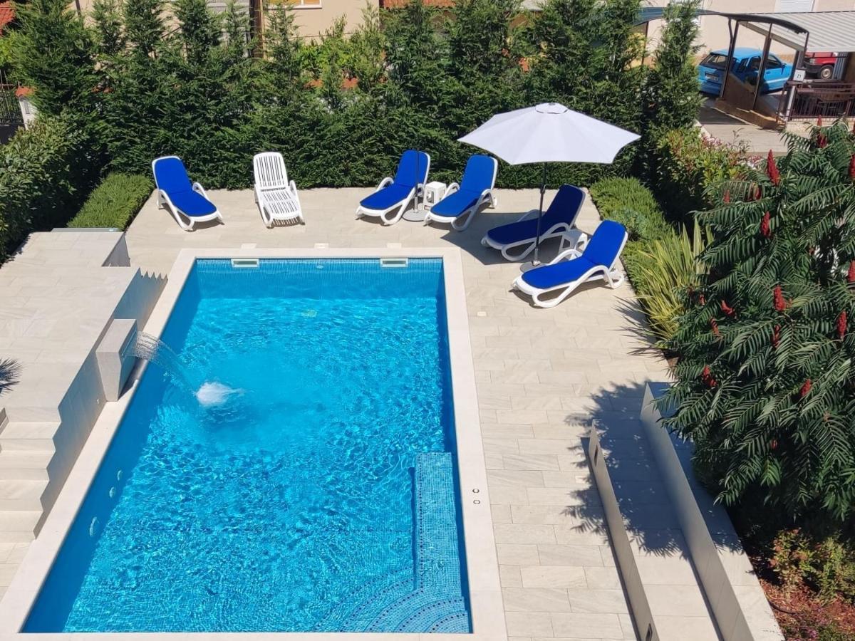 Apartment With Heated Pool, Villa Regina Póla Kültér fotó